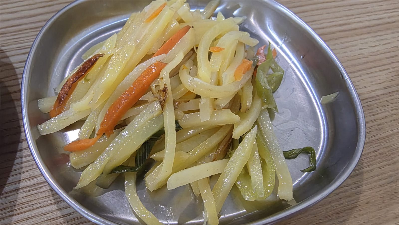 아삭한 감자채볶음